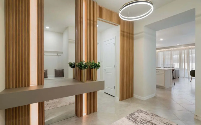 1149 Spacious Family 5-bedroom Townhome