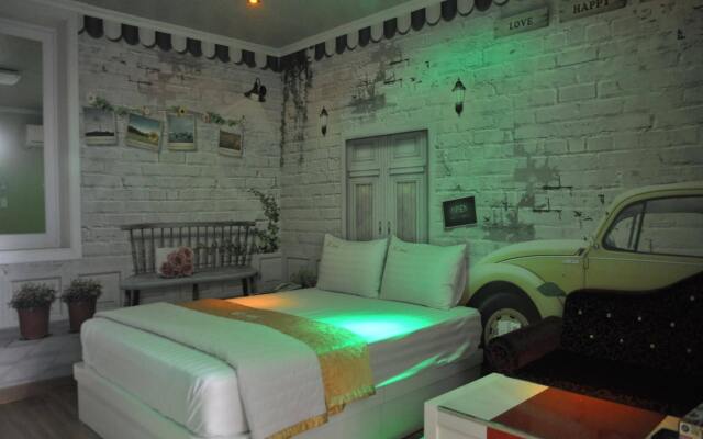 W Motel