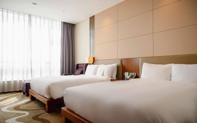 Isquare Hotel