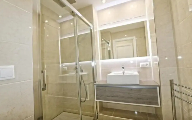 Beachfront Urb. Luxury Apartment 1