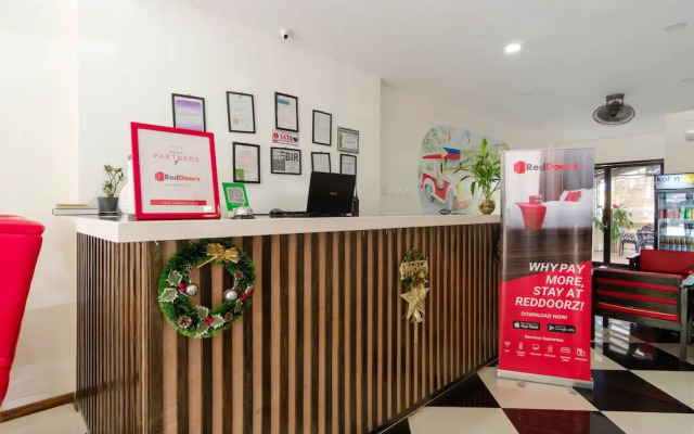 RedDoorz Plus @ West Nautical Road Puerto Galera