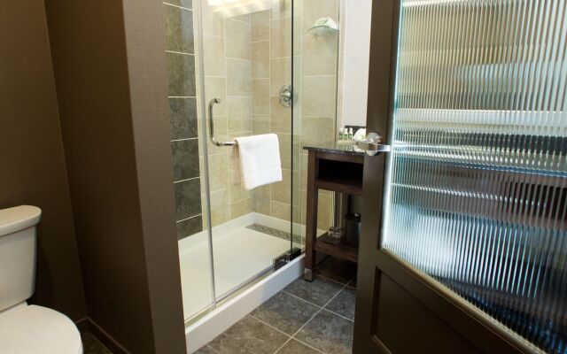 Mohegan Pennsylvania Casino Resort - Adults Only 21+