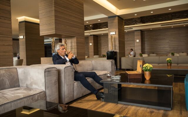 Mist Hotel And Spa By Warwick