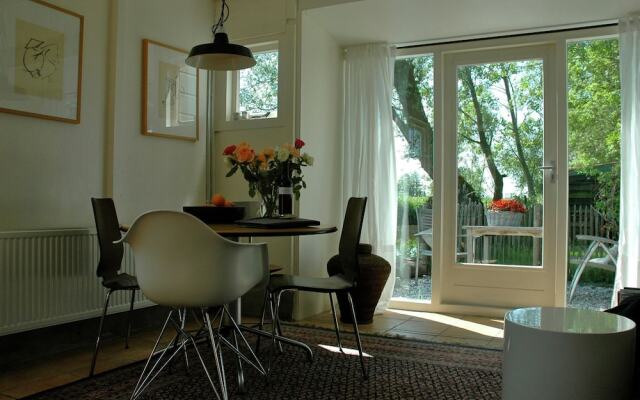 Quaint Holiday Home in Amsterdam near Lake
