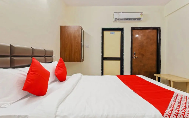 Oyo 42962 Alok Hotel
