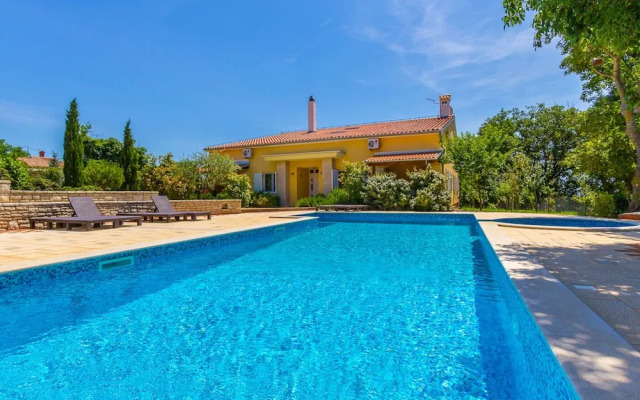 Peaceful Apartment in Pula With Swimming Pool