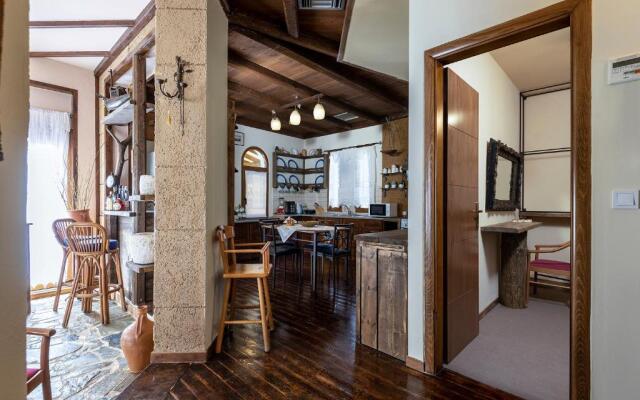 Selana House