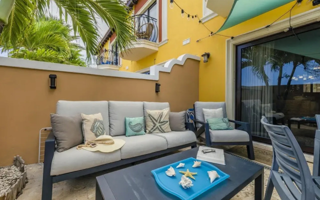 Gold Coast Townhome w Pools GYM 24 7 Security