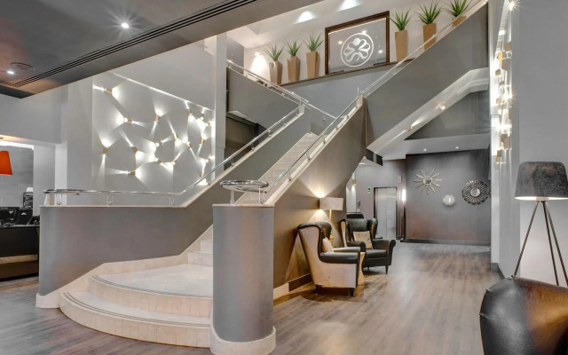 Sandman Signature London Gatwick Hotel