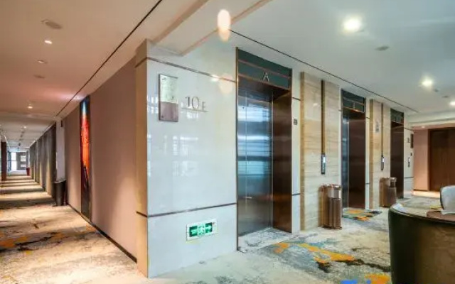 Yeste International Hotel (Guanshanhu District International Conference Center Subway Station)