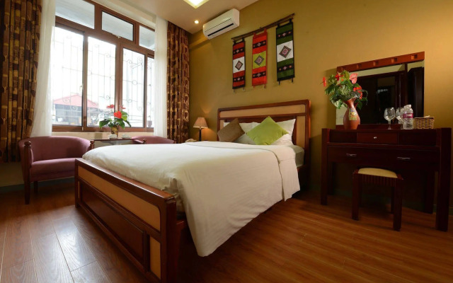 Artisan Lakeview Hotel