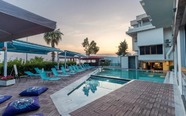 Tema 242 Hotel