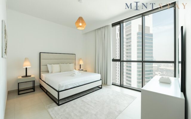 Premium 2BR Downtown Apt w Dubai Mall Access