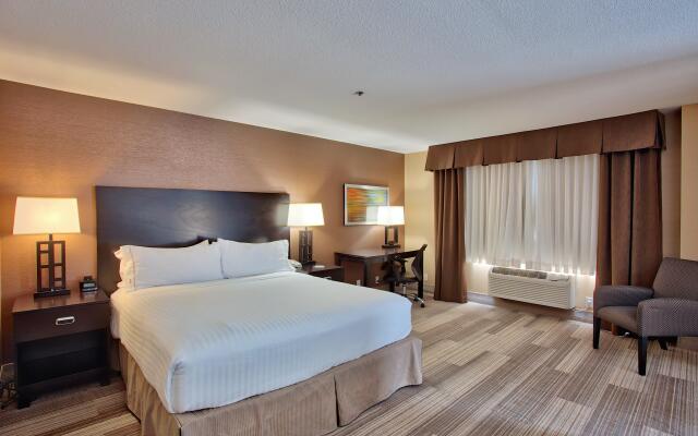 Holiday Inn Express & Suites Costa Mesa, an IHG Hotel