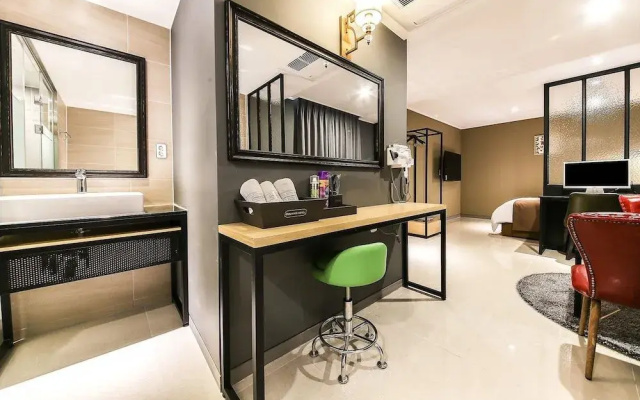 Docking Hotel