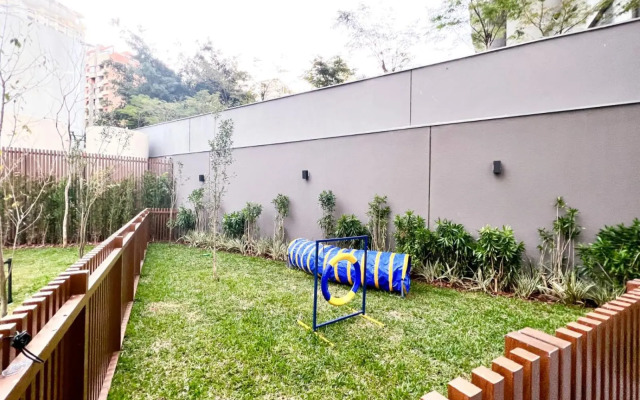 Studio novíssimo, completo e muito bem localizado