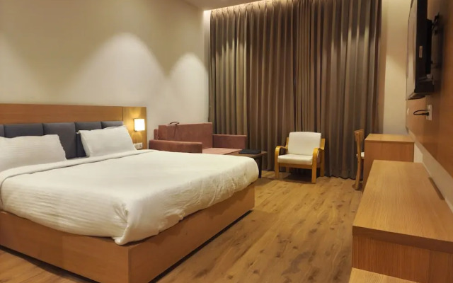 OYO 10323 Hotel Gorbandh