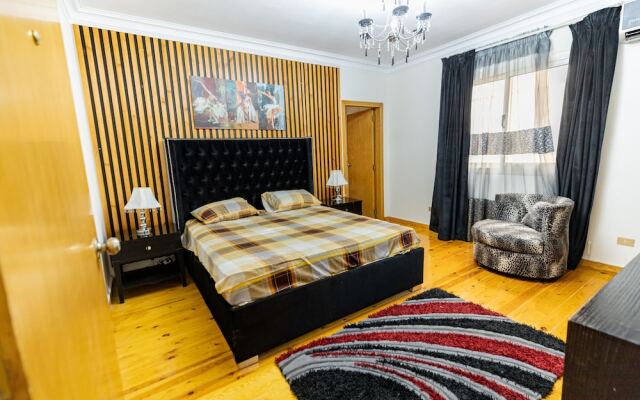 Oak Orchid Opulent 2 BR Apartment with Walk-in Closet