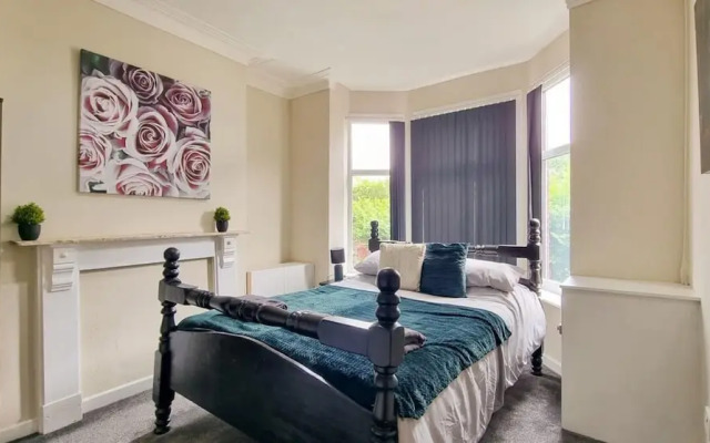 Rustic Ebony Suite With Free Parking