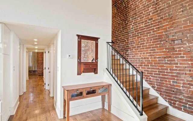 Modern Knoxville Gem: Near Campus & Eateries!