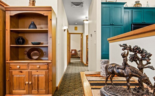 Box Canyon Lodge And Hot Springs