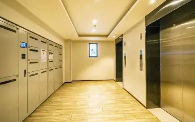 Qingdao Yingshi Hotel