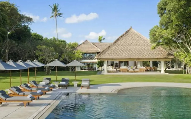 Villa Atas Ombak