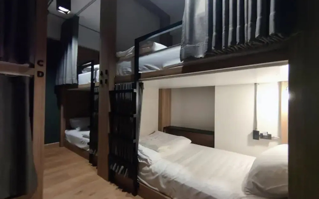 N5 Ratchawong Hostel