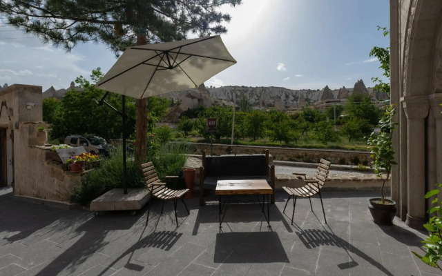 Hera Cave Suites