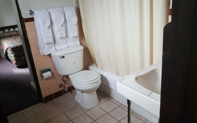 Cottonwood Court Motel