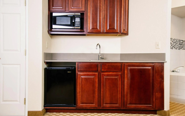 Country Inn & Suites by Radisson, Milwaukee West (Brookfield), WI