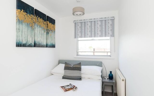 Stylish 2BR Flat next to Battersea Park