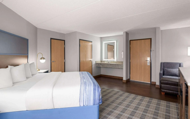 AmericInn by Wyndham Shakopee Near Canterbury Park