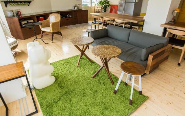 Mr Lobster's Secret Den Design Hostel