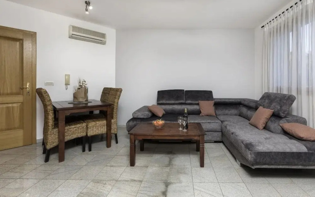 Apartment in Banjole, 200m From the Beach