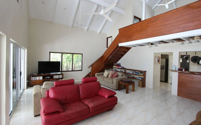 Vila Del Mare Beachfront Resort