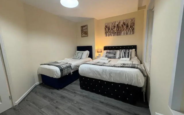 3BR House with Free WiFi All Over UK