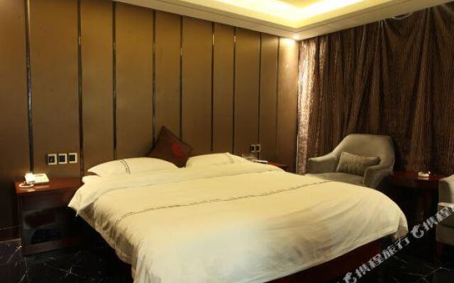 Luzhou Yinghao Holiday Hotel