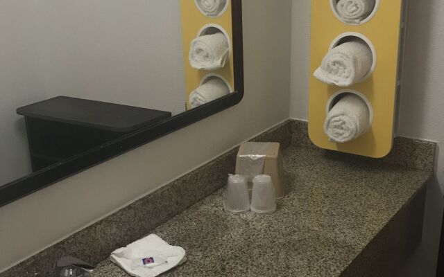 Motel 6 Houston, TX - East