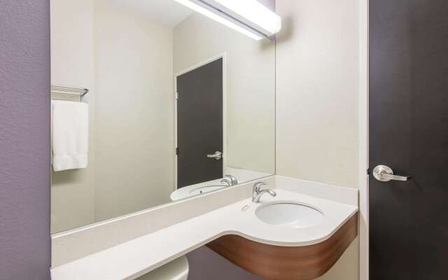 Microtel Inn & Suites By Wyndham Cadiz