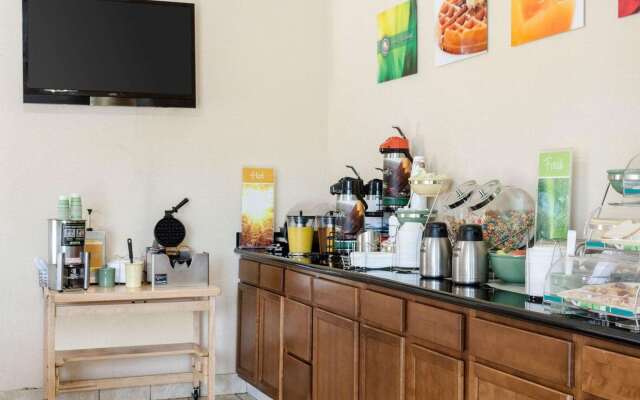 Quality Inn Louisville MS