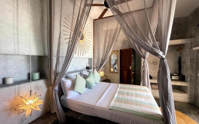 Joya' Beach Suites & Villa