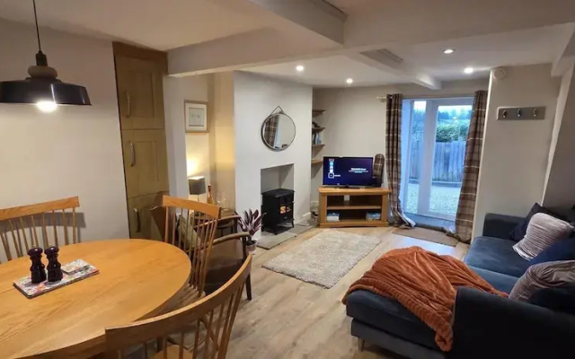 2 Bed - Work - Holiday - Pets Welcome - Parking