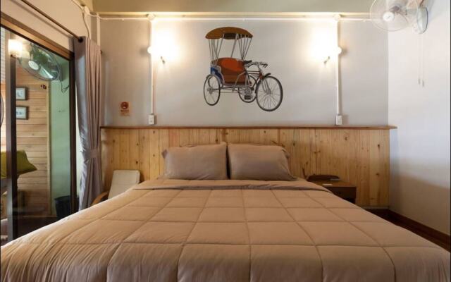 Near Shopping Mall/Old Town R.