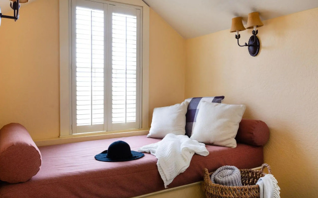 Maison Fleurie, A Four Sisters Inn