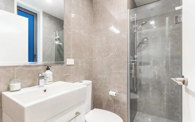 2Br Cbd Gem With City Views