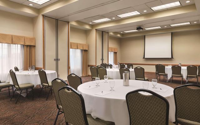 Country Inn & Suites by Radisson, Mankato Hotel and Conference Center, MN