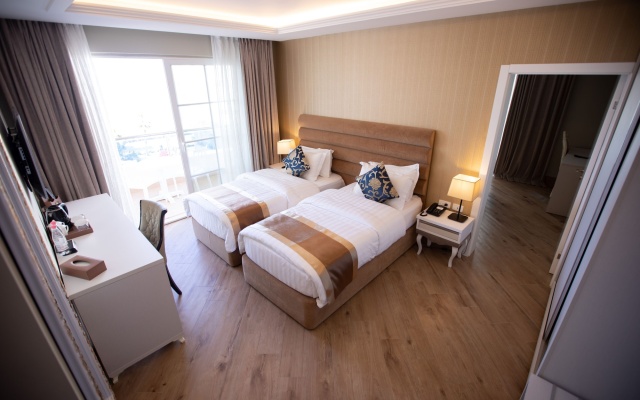 Grand Blue FAFA Resort & Spa