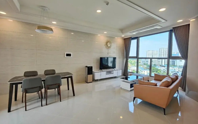 Starlake DAEWOO Apartments by Emily