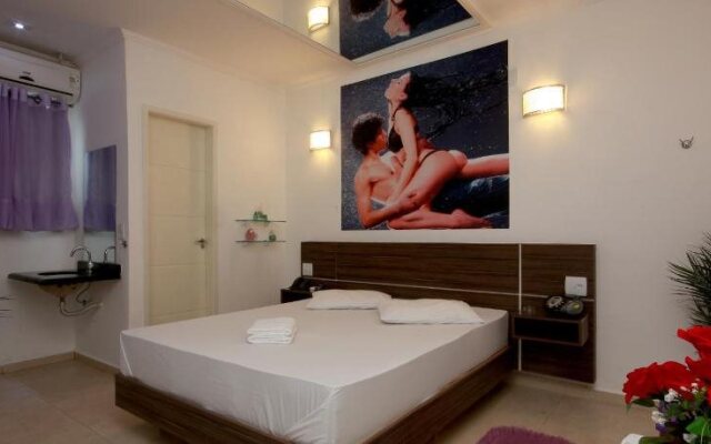 I9 Motel - Adults Only